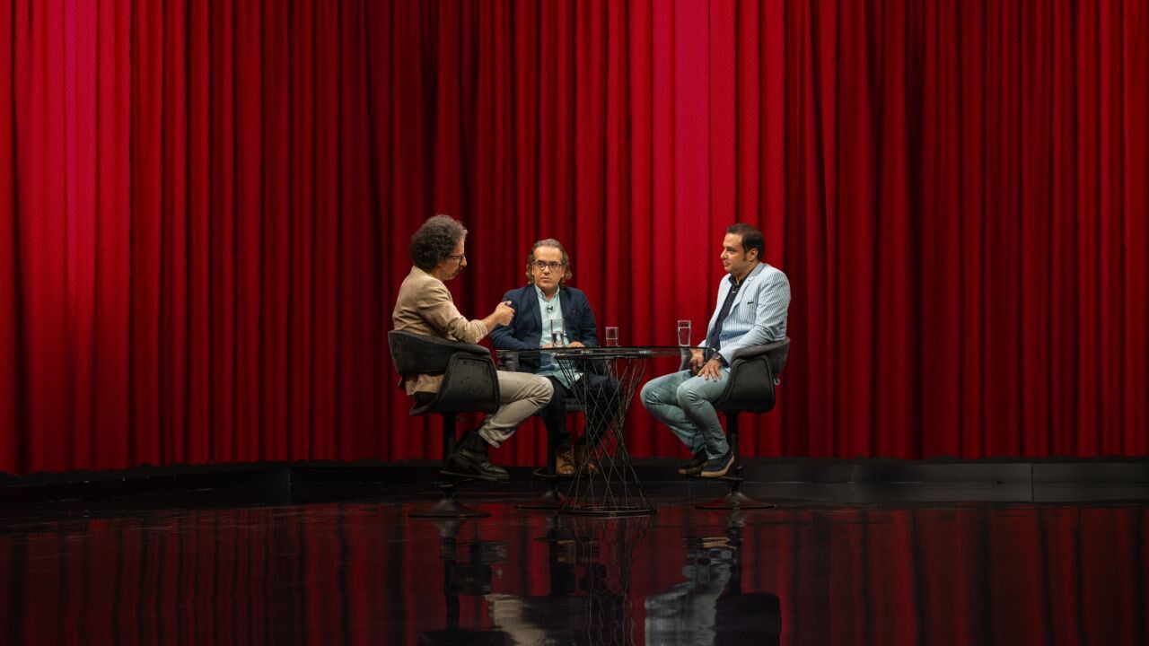 تمام قد به احترام «خانه دوست کجاست» می.ایستم