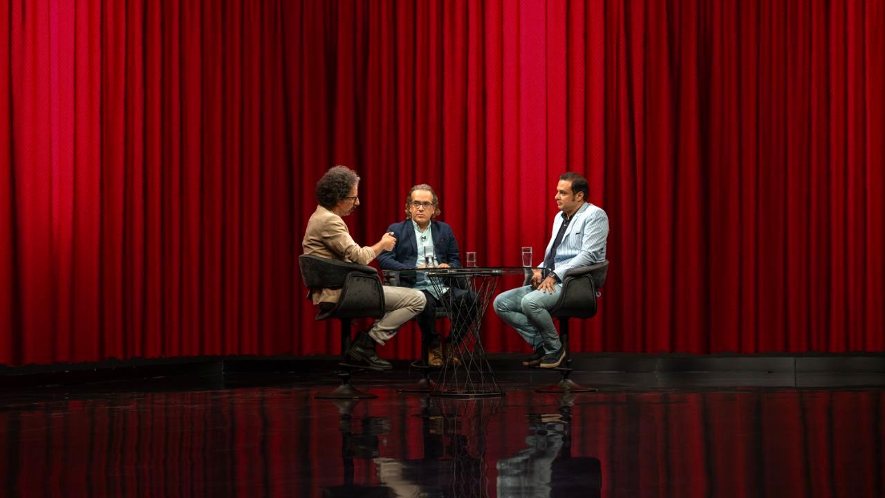 تمام قد به احترام «خانه دوست کجاست» می.ایستم