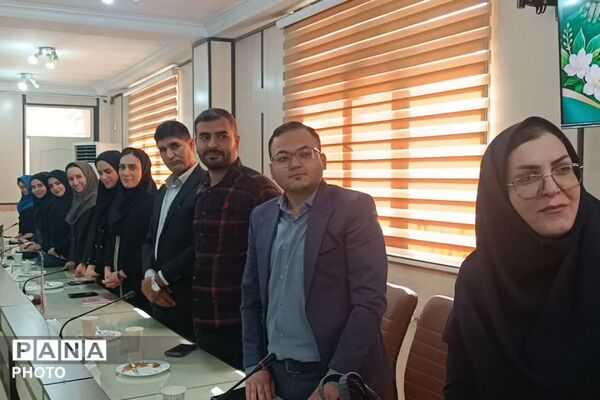 تقدیر از مراقبین سلامت در اداره آموزش و پرورش 