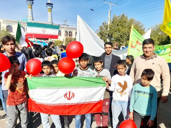راهپیمایی ۱۳ آبان در شهرستان صالح آباد 