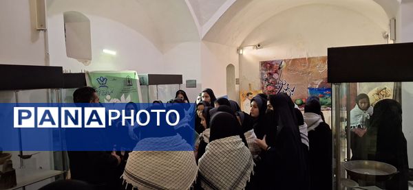 بازدید دانش‌آموزان دبیرستان فضیلت از موزه فاروج