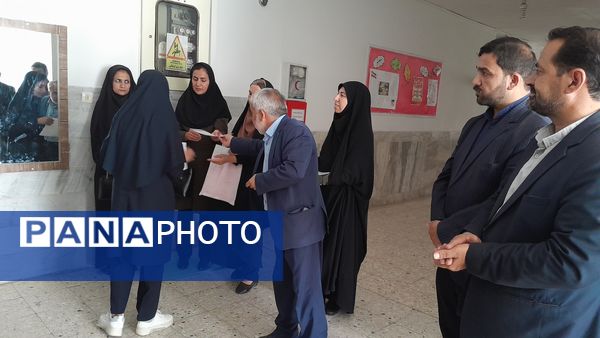 تجلیل از برگزیدگان لیگ علمی پایا در شهرستان خلیل‌آباد