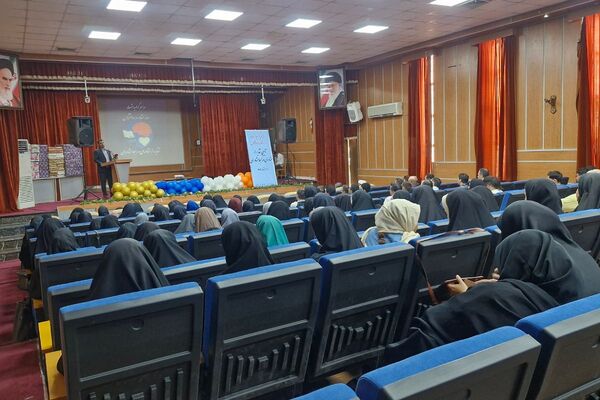 آیین تقدیر از مشاوران و رابطین مشاورین در قرچک
