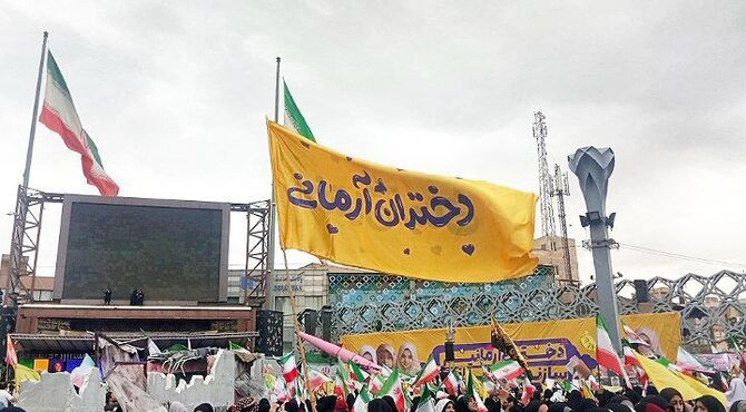 دختران آرمانی، اجتماع شیردختران تهرانی