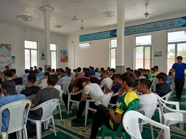 حضور جمعی از اعضای دبیرستان نمونه آیت‌الله خامنه‌ای در مدرسه نمونه دانش