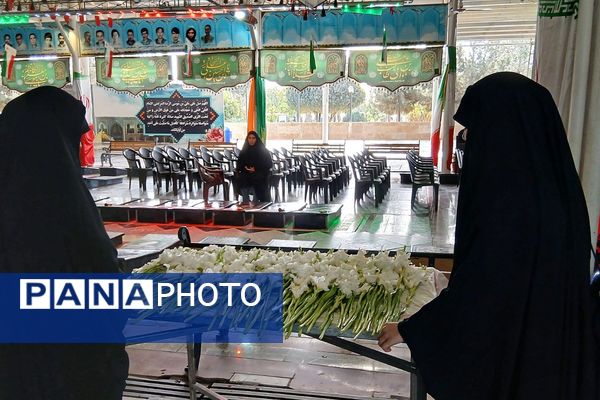 برپایی آیین غبارروبی مزار شهدا در هفته دفاع مقدس در ملارد 