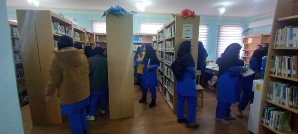 بازدید دانش‌آموزان هلیلانی از کتابخانه عمومی این شهرستان