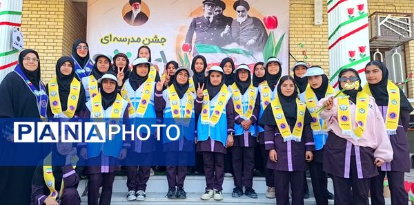 وقتی مدرسه صحنه انقلاب شد؛ زنگی که با سرود و افتخار نواخته شد