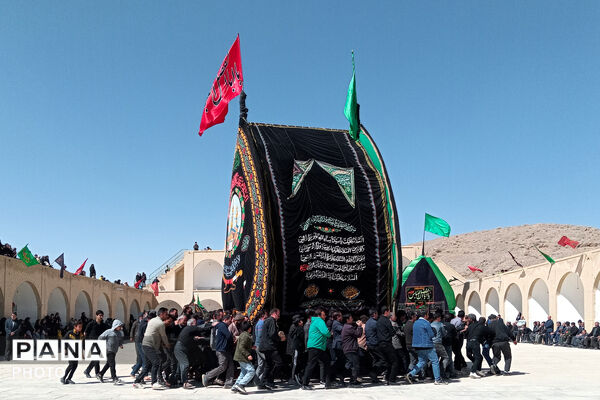 نخل‌برداری بنادکوک‌دیزه در سوگ امام علی (ع)