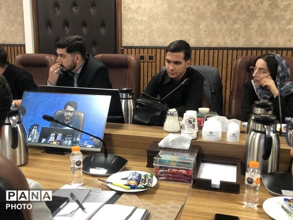 نسل زد پای بازنگری ساختار شورای مشاوران نشست