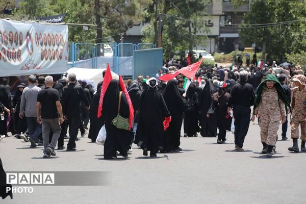 مراسم وداع با پیکر مطهر رهبر شهید در مصلی تهران 