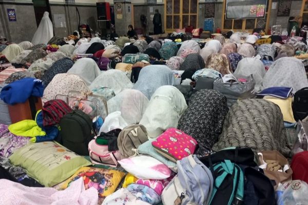 استقبال پرشور دانش‌آموزان شهریاری از آیین معنوی اعتکاف