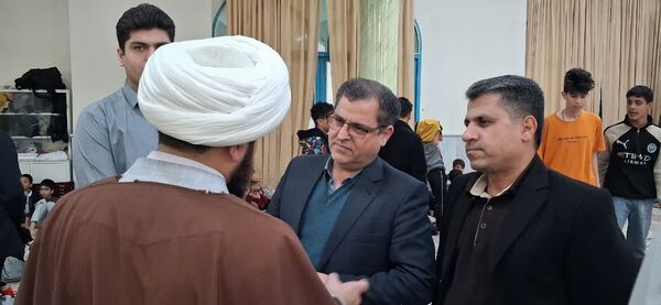 دیدار معاون سیاسی و اجتماعی فرمانداری  کاشمر با معتکفین دانش آموز مسجد جامع