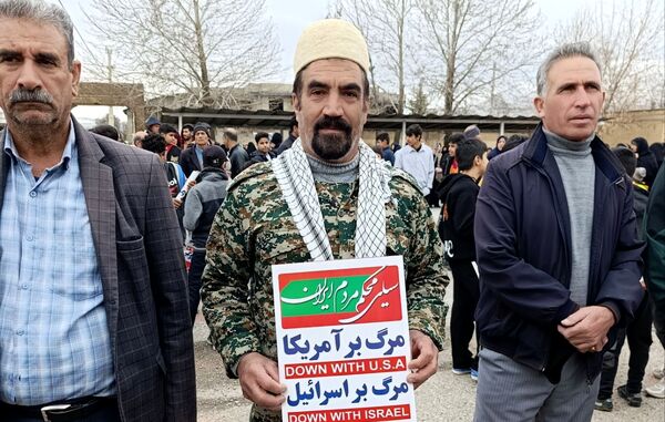 جامعه پرشورفرهنگیان و دانش آموزان در راهپیمایی ۲۲ بهمن منطقه بیرانوند