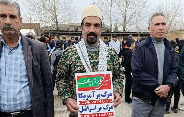 جامعه پرشورفرهنگیان و دانش آموزان در راهپیمایی ۲۲ بهمن منطقه بیرانوند