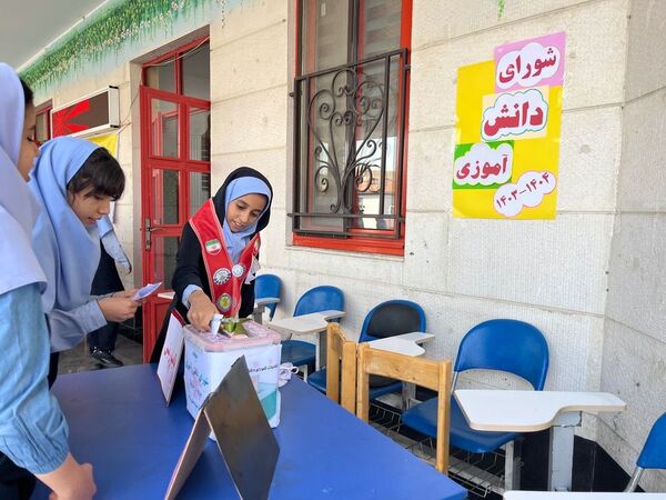 انتخابات شورای دانش‌آموزی دردبستان ارمینه مصلی نژاد