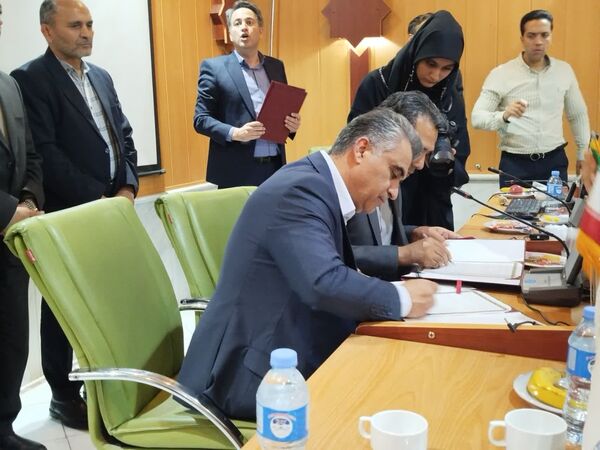 امضای تفاهم‌نامه توسعه هنرستان‌های جوار صنعت در خراسان رضوی