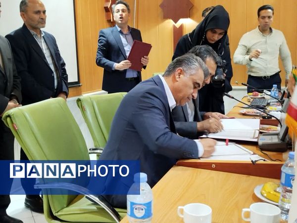 امضای تفاهم‌نامه توسعه هنرستان‌های جوار صنعت در خراسان رضوی