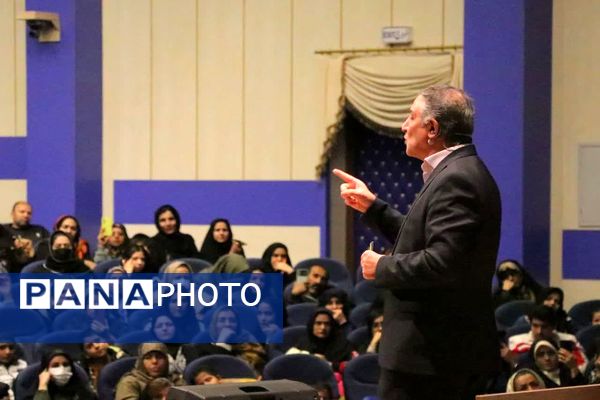 همایش راهکارهای اختلالات یادگیری دانش آموزان در نجف آباد 