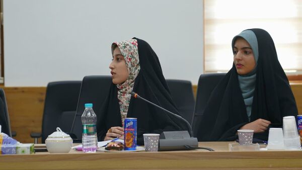 نشست خبری مدیرکل نوسازی مدارس استان اصفهان با دانش آموز خبرنگاران پانا