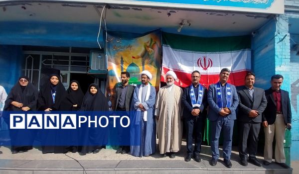 رونمایی از کتاب «روحانی که روحانی نیست» در دبیرستان باقریه