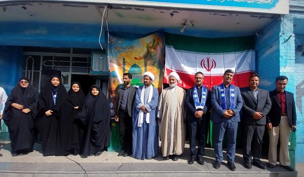رونمایی از کتاب «روحانی که روحانی نیست» در دبیرستان باقریه