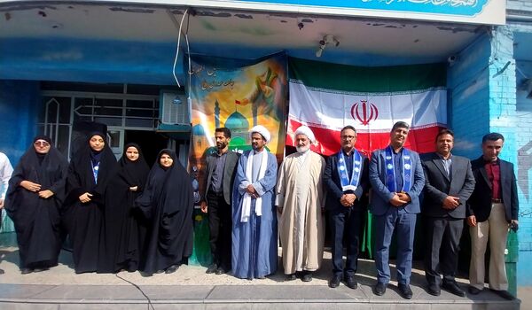 رونمایی از کتاب «روحانی که روحانی نیست» در دبیرستان باقریه