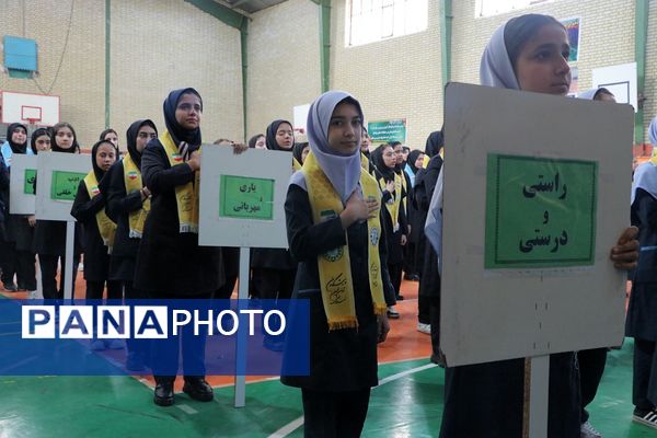 بهارستان دو صحنه همفکری، همدلی و همکاری پیشتازان در همایش یاوران انقلاب