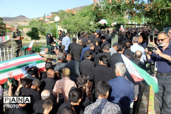 خاکسپاری دو شهید جنگ سوم در گلزار شهدای روستای فردو