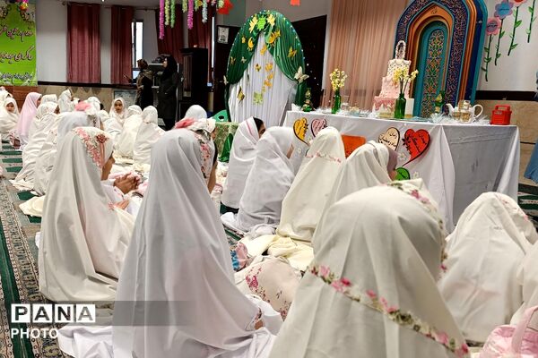 جشن روزه اولی‌ها در دبستان الهام حاجیان ناحیه دو شهرری 