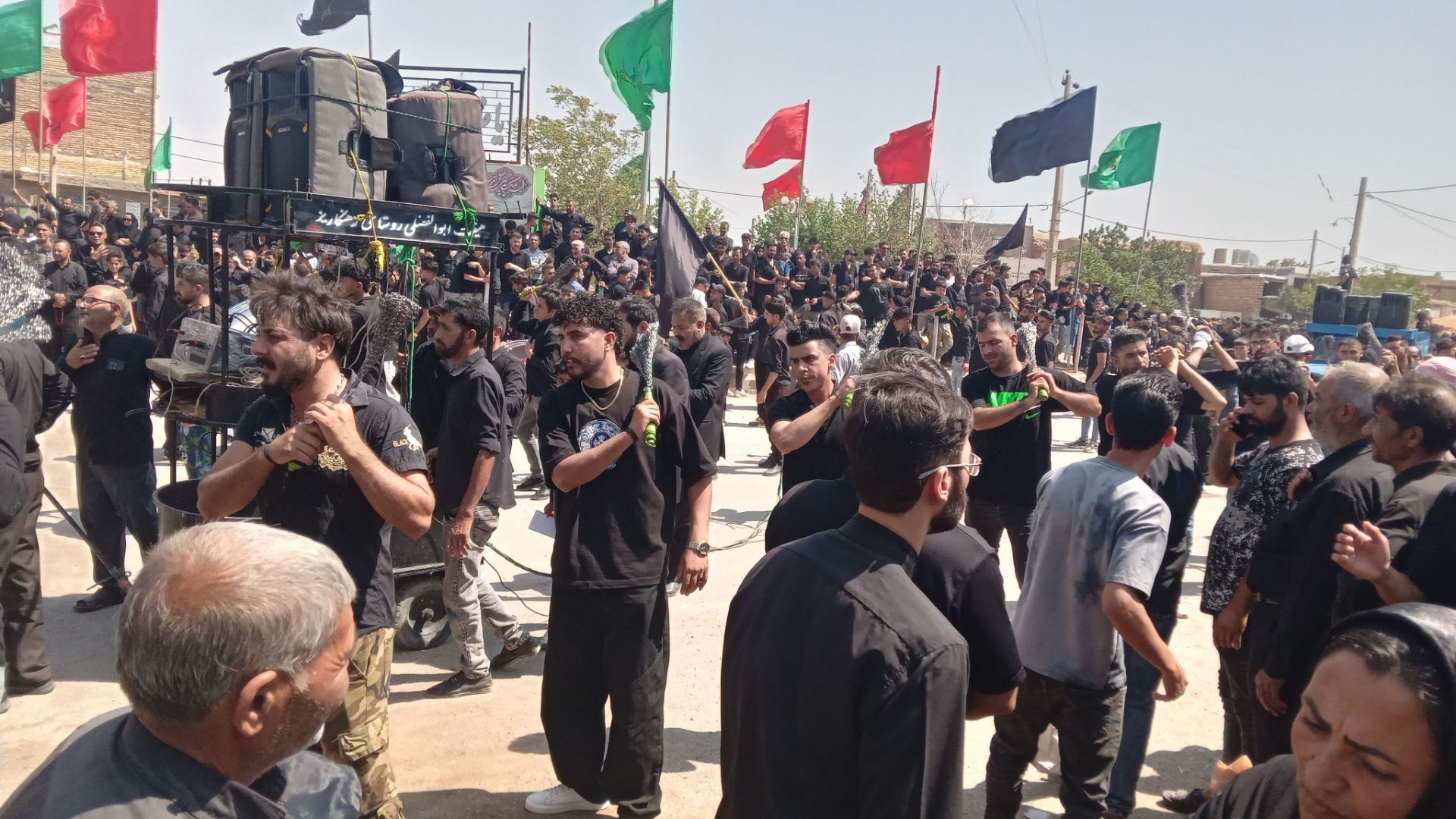 مراسم عزاداری و زنجیر زنی در روز عاشورای حسینی روستای فدیشه