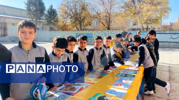 برگزاری نمایشگاه کتاب در دبستان معلم آشخانه 