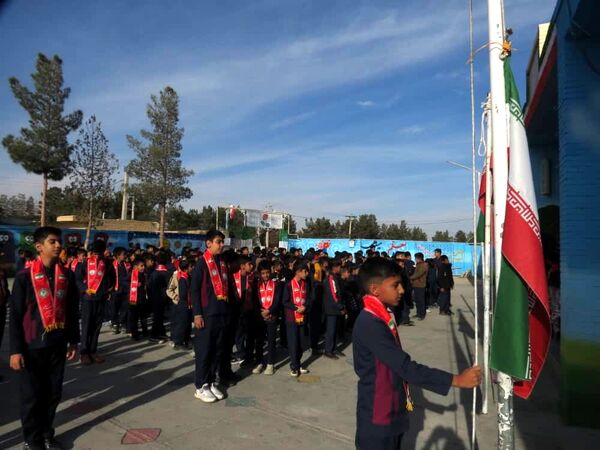 قاب پانا خاتم از شادی و نشاط دانش‌آموزان 