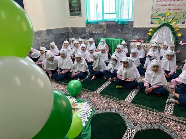 جشن قرآن در دبستان دخترانه المهدی ناحیه 2 کرج و شهرستان فردیس