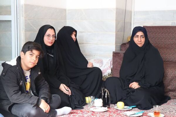 دیدار با خانواده شهدا زمینه‌‌ساز عزتمندی و افتخار