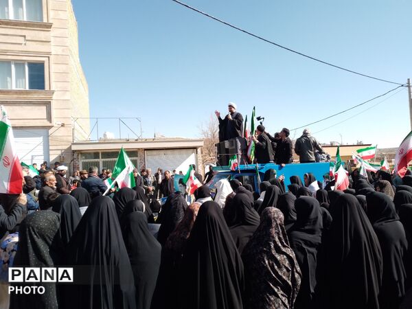 حضور دانش‌آموزان دبیرستان باهنر  در راهپیمایی روز هفتم شهادت رهبر انقلاب