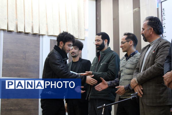 تجلیل از دانش‌آموزان برگزیده در چهل ودومین جشنواره فرهنگی هنری امید فردا شهرستان بن