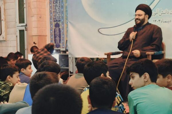 حضور دانش‌آموزان معتکف ناحیه دو شهرری در جلسات بصیرتی