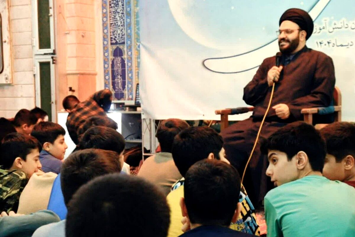 حضور دانش‌آموزان معتکف ناحیه دو شهرری در جلسات بصیرتی