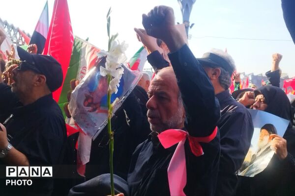 خروش ملت در بدرقه پیکر رهبر شهید