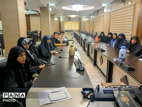 جلسه توجیهی و آموزشی دانش‌آموزان خبرنگار پانا اعزامی  استان البرز به مراسم وداع و تشییع قائد امت 