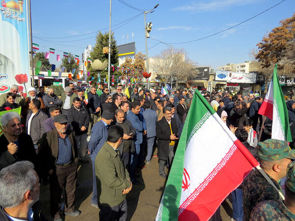 نواختن زنگ انقلاب و گرامیداشت سالروز ورود رهبر شهرستان بجنورد 