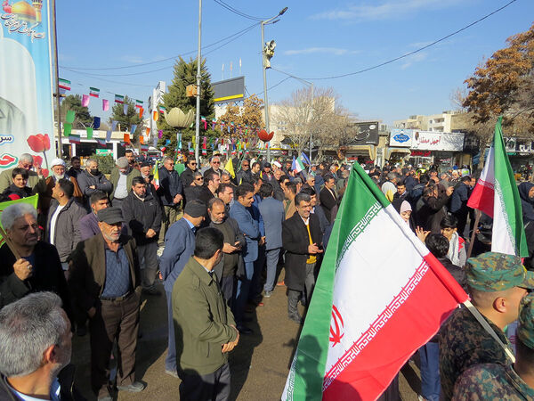 نواختن زنگ انقلاب و گرامیداشت سالروز ورود رهبر شهرستان بجنورد 