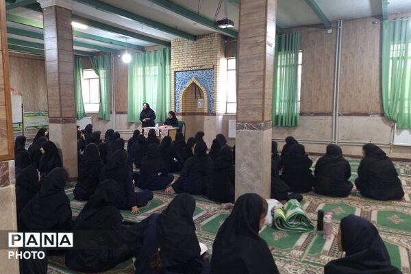 ترویج سبک زندگی سالم در مدرسه آمنه بهارستان با برگزاری هفته بهداشت