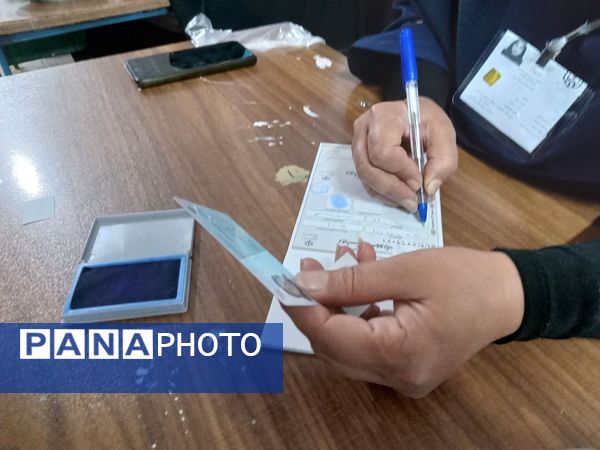 حضور مردم ولایت‌مدار نیشابور در شعبه‌های مختلف اخذ رأی 