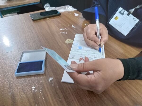 حضور مردم ولایت‌مدار نیشابور در شعبه‌های مختلف اخذ رأی 