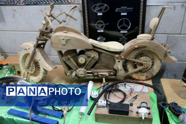 تجلیل از برترین‌های جشنواره پروژه خلاقیت در هنرستان ثامن الائمه قم