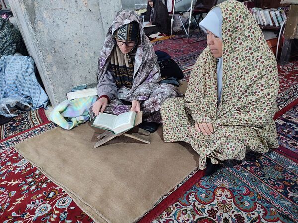 سه روز بندگی  در مسجد جامع نیشابور