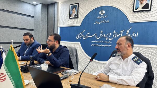 نشست صمیمانه قائم‌مقام سازمان دانش‌آموزی کشور با نمایندگان دانش‌آموزان پیشتاز وخبرنگاران‌پانای استان مرکزی