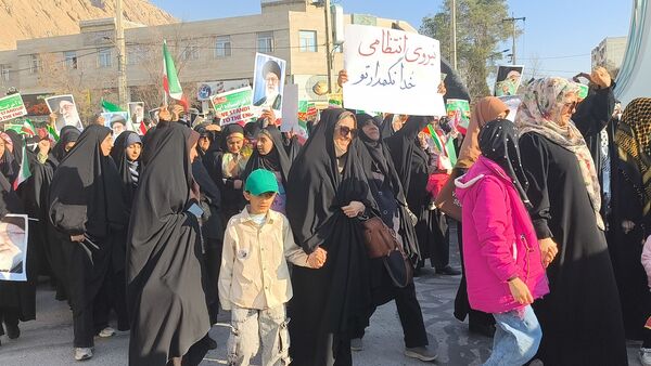 اجتماع حماسی مردم شهرستان زرقان در محکومیت اقدامات تروریستی اخیر